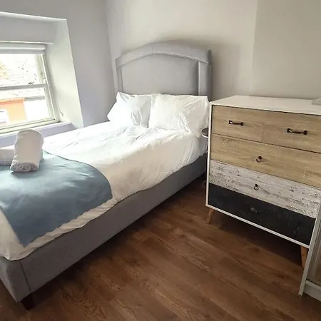 Modern Centre Luxury - Sleeps 6 Lägenhet Galway