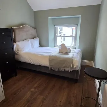 Modern Centre Luxury - Sleeps 6 *