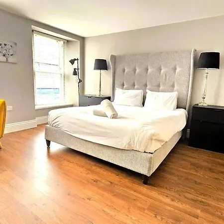 Modern Centre Luxury - Sleeps 6 Apartman