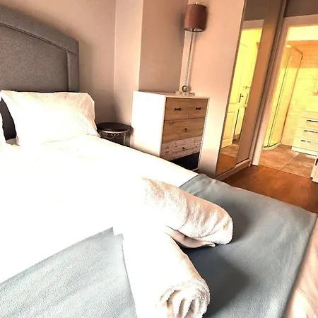 Apartment Modern Centre Luxury - Sleeps 6