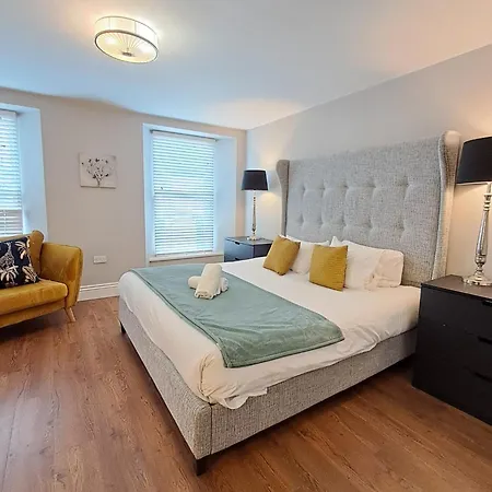 Modern Centre Luxury - Sleeps 6 شقة *