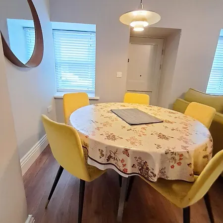 Modern Centre Luxury - Sleeps 6 شقة