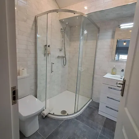 Modern Centre Luxury - Sleeps 6 Голуэй