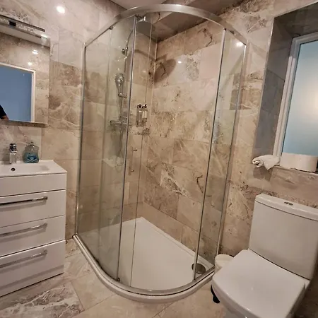 Modern Centre Luxury - Sleeps 6