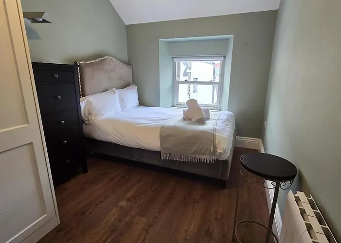 Modern Centre Luxury - Sleeps 6 *