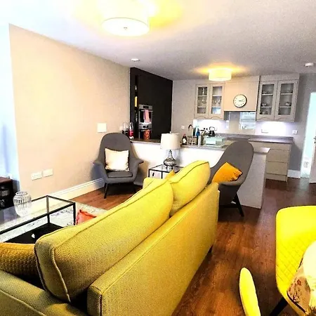 Modern Centre Luxury - Sleeps 6